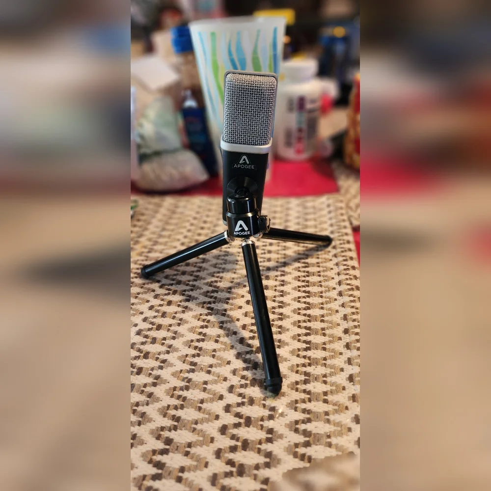 Black Microphone APOGEE